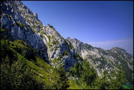 Tam úplně v dálce je Kehlstein a tenhle celý masiv jsme museli zdolat /to ještě jeho část na fotce není vidět.