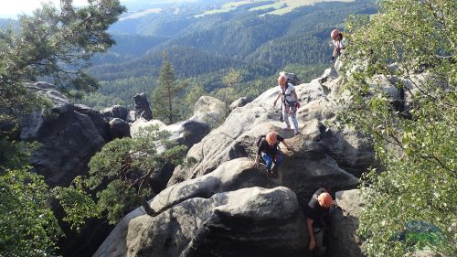 Häntzschelstiege - z vrcholu k lesní cestě