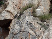 Via ferrata Shelter Rock - přelez mezi pilíři.