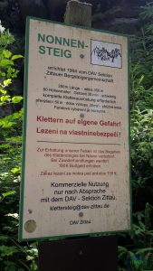 Informační tabule u ferraty Nonnensteig