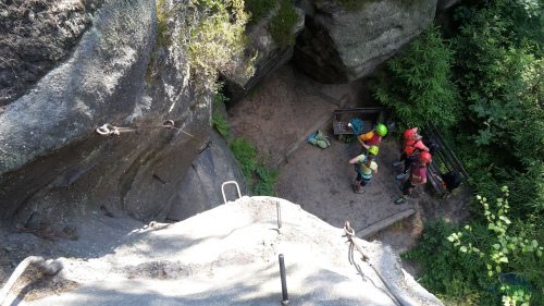 Pod námi se připravují začátečnice pod vedením horského vůdce