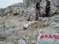 Rozcestí 2 - Vzhůru Prestreljenik, vlevo Via Ferrata