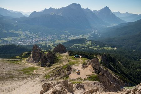 Pohľad on nástupu na ferratu na chtu Pomedes